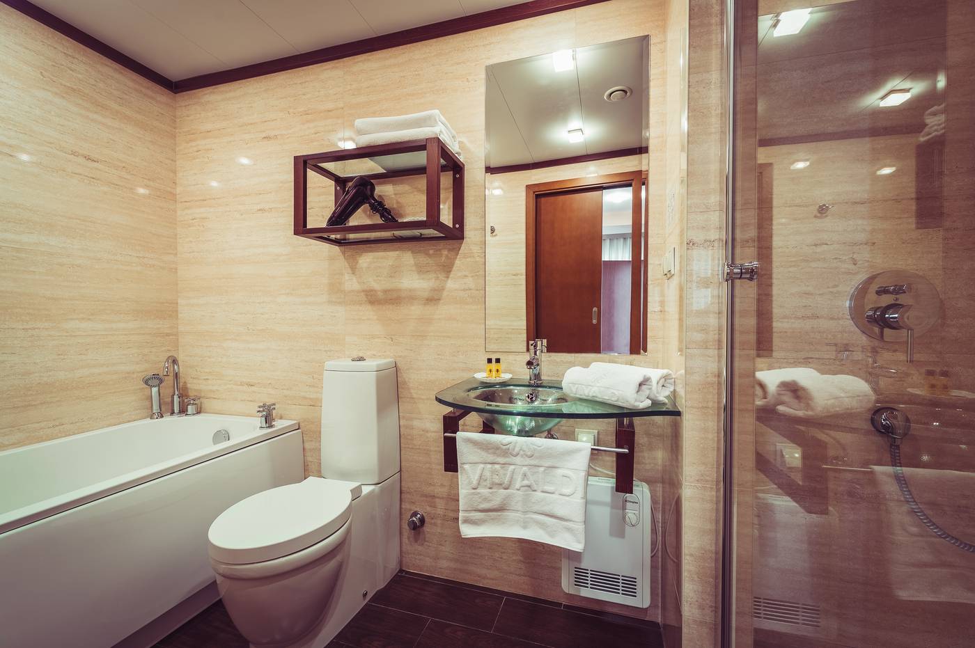 Vivaldi-Poland-POZNAN-Room-10