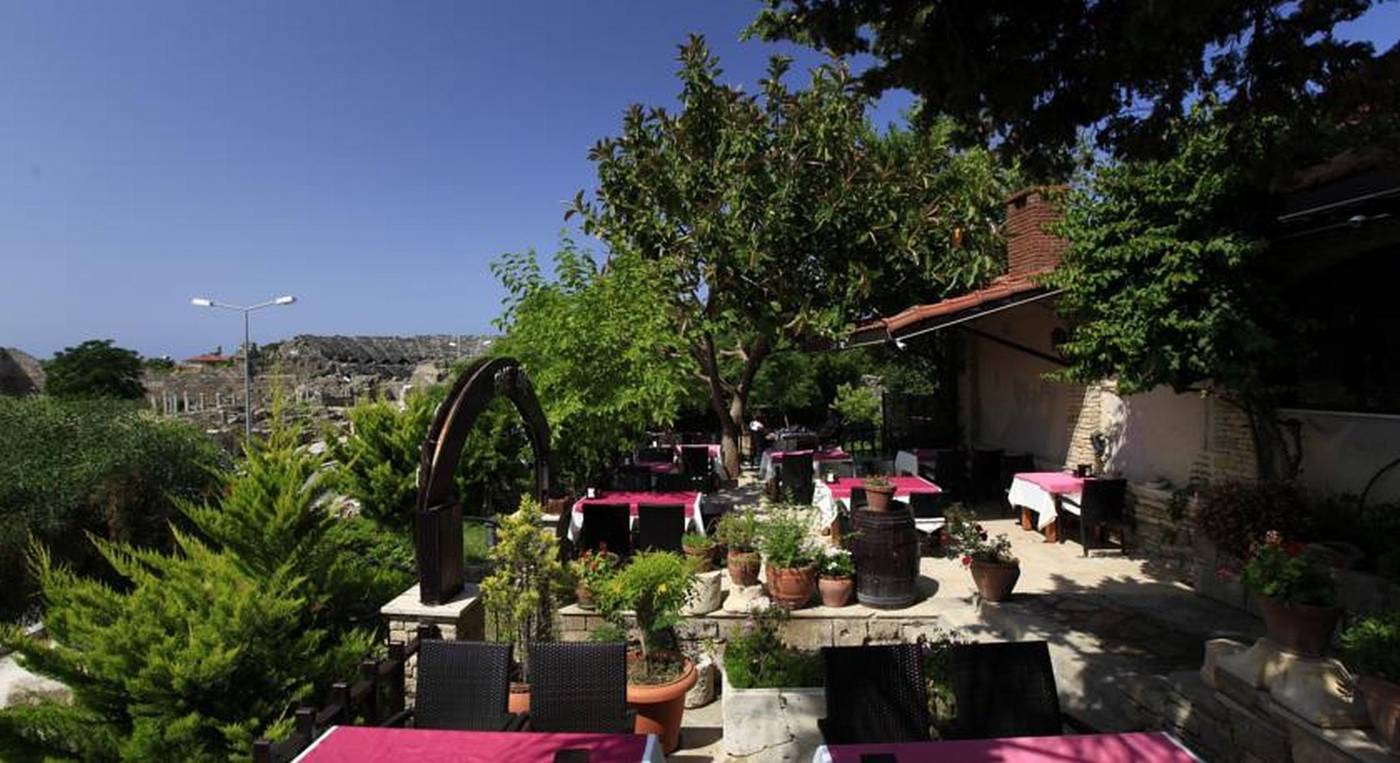 Hotel-Leda-Beach-Sports-and-Entertainment-9