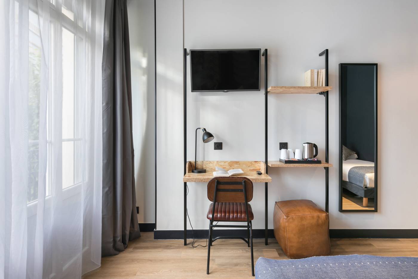 Best-Western-So-Co-by-HappyCulture-Room-19