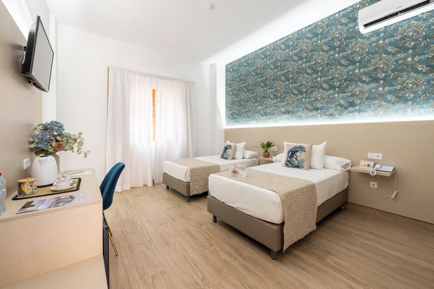 Hotel-Plaza-del-Castillo-Room-19