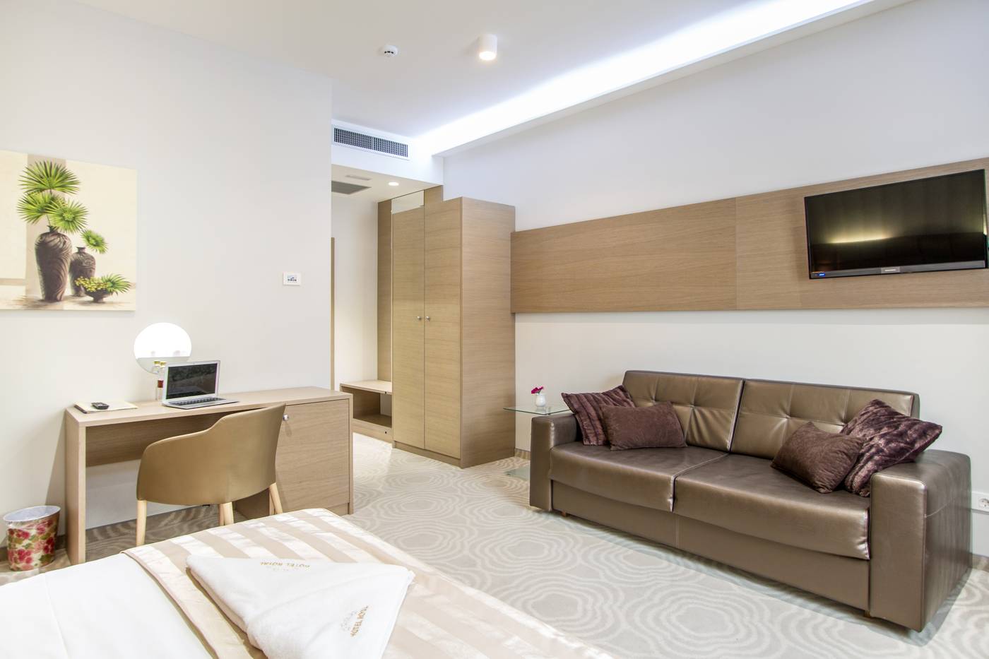 Royal Airport-Croatia-ZAGREB - VELIKA GORICA-Room-7