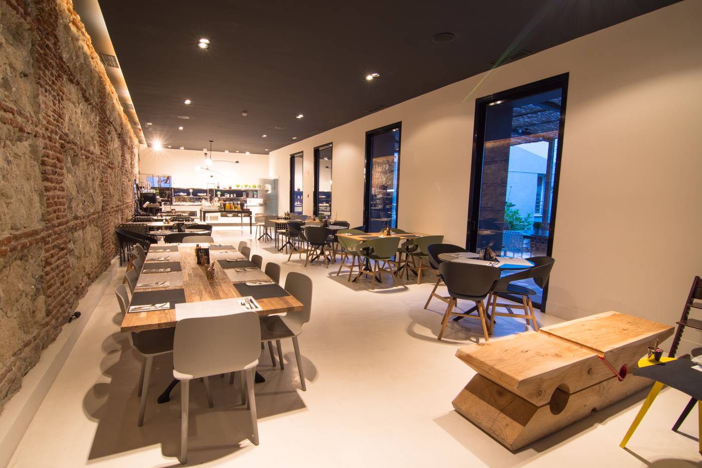 Petit-Palace-Santa-Barbara-Restaurant-13