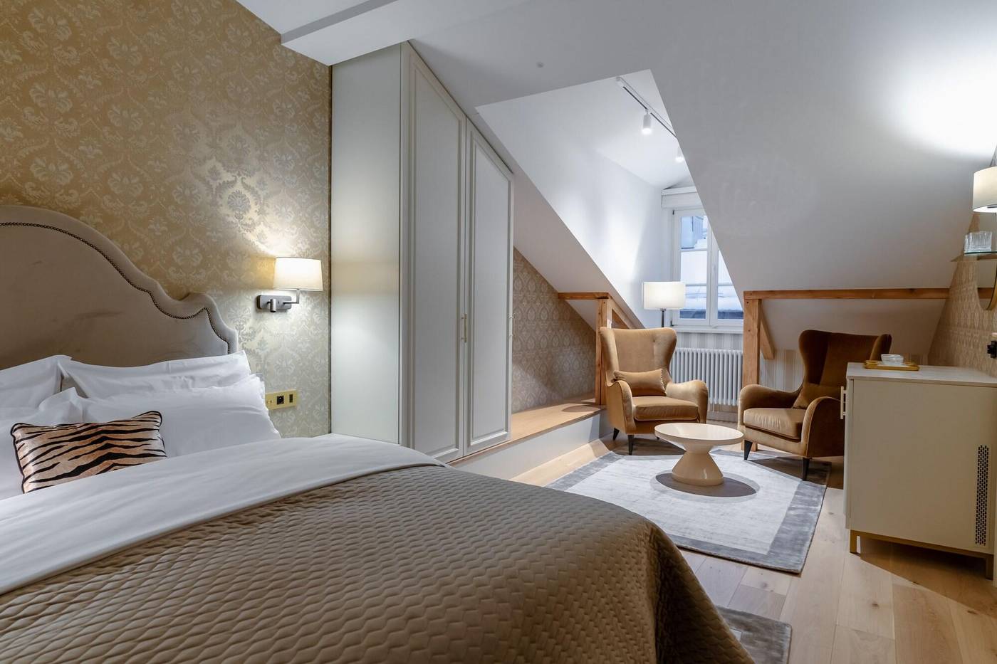 Hotel-Unicus-Palace-Old-Town---Destigo-Hotels-Room-28