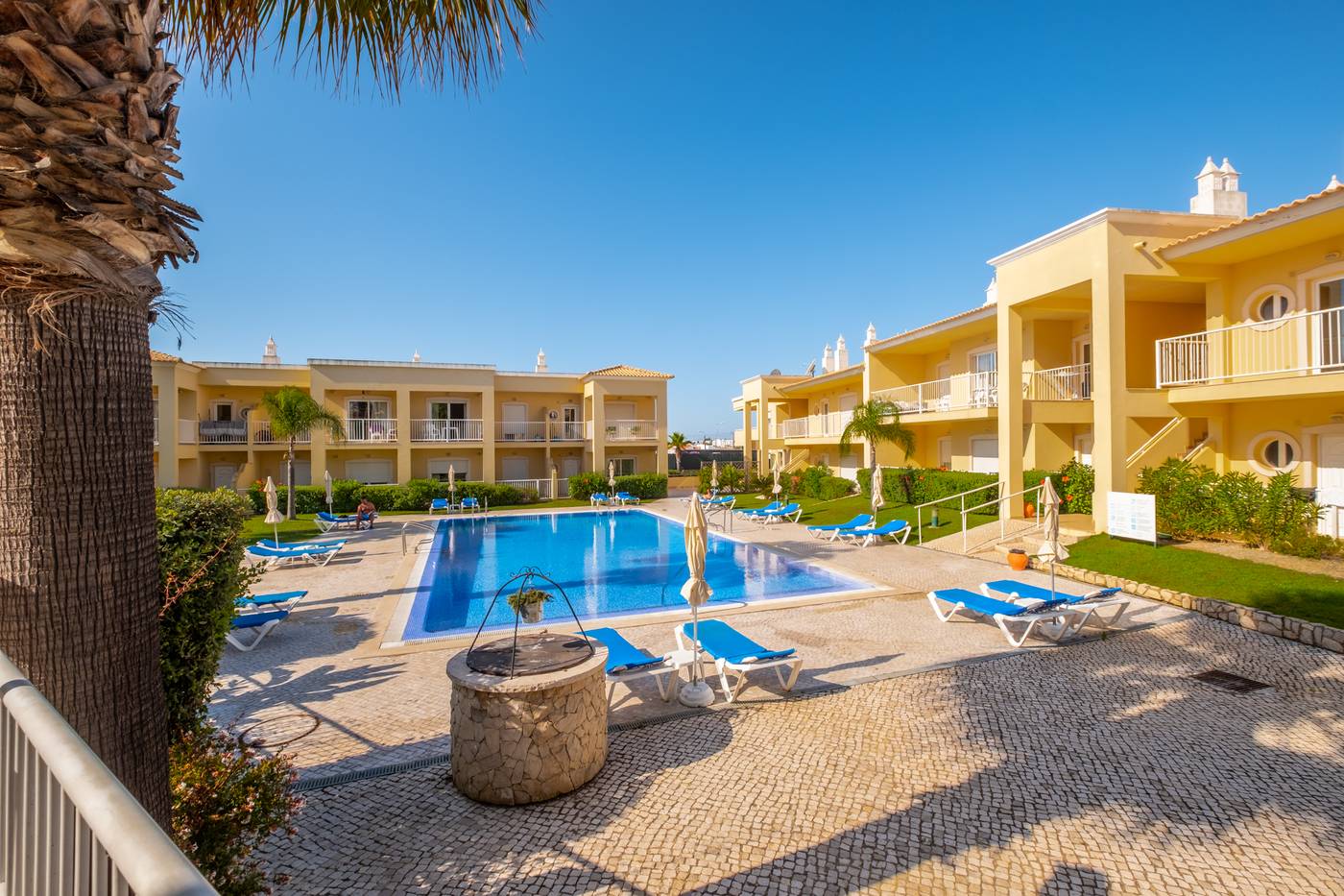 Jardins-Vale-de-Parra-Pool-2