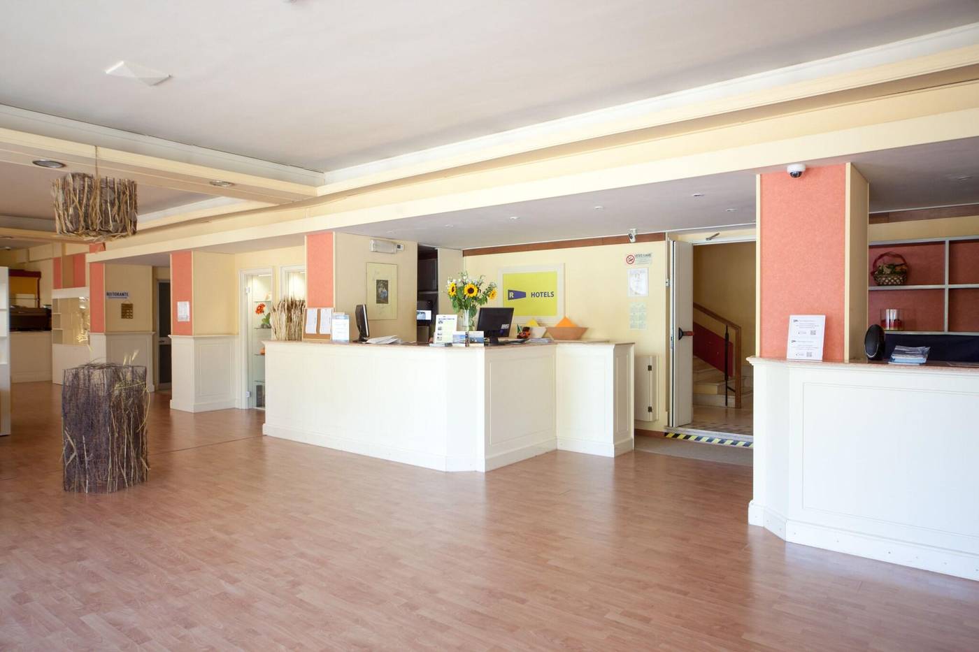 Regent-Italy-PESCARA-Lobby-5