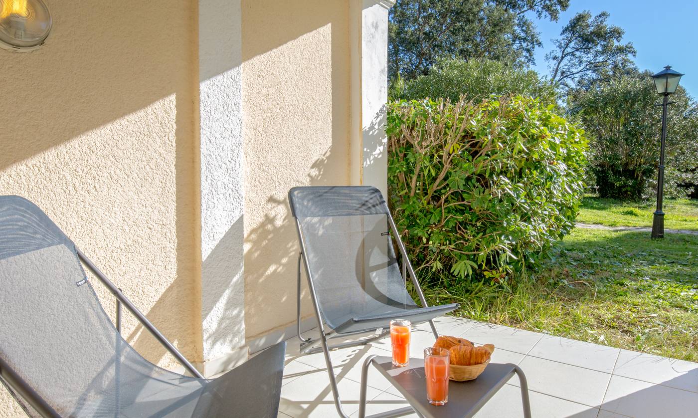 SOWELL-Family-Port-Grimaud-Room-25