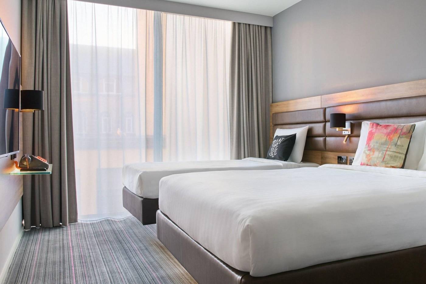 Moxy-Dublin-City-Room-28