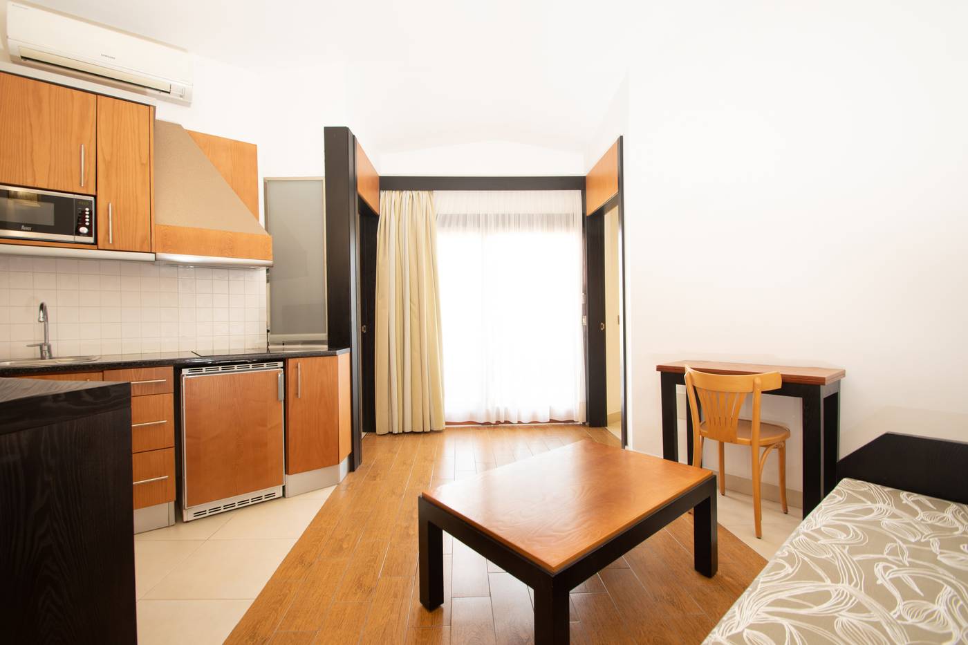 19.08.25 HL Miraflor Suites