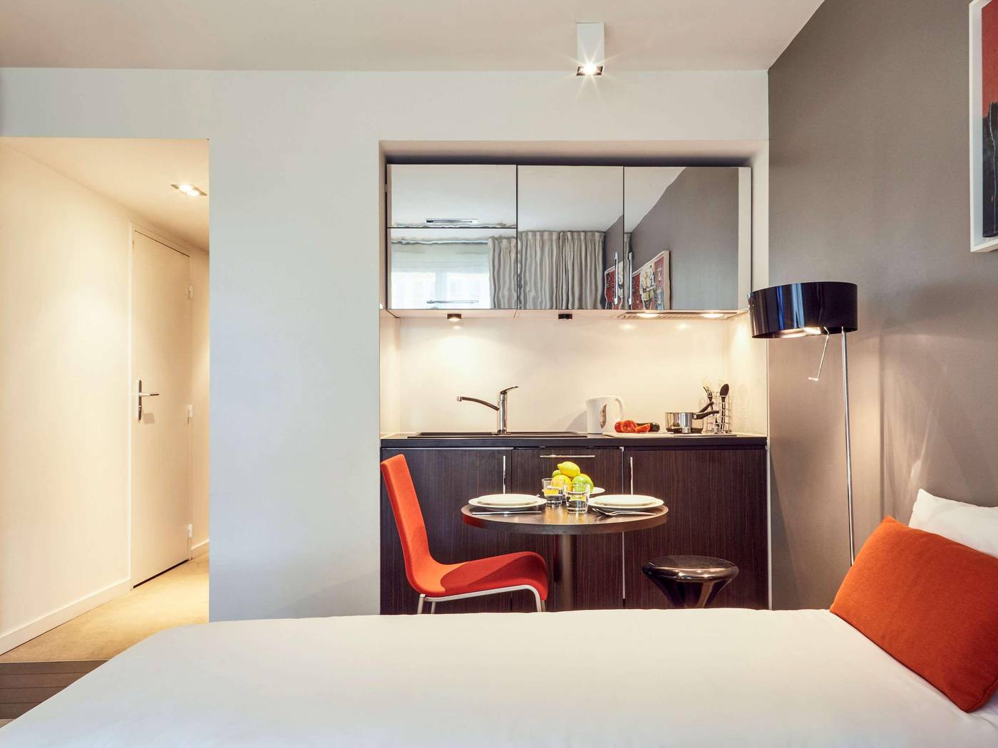 Hipark-Design-Suites-Nice-Room-10