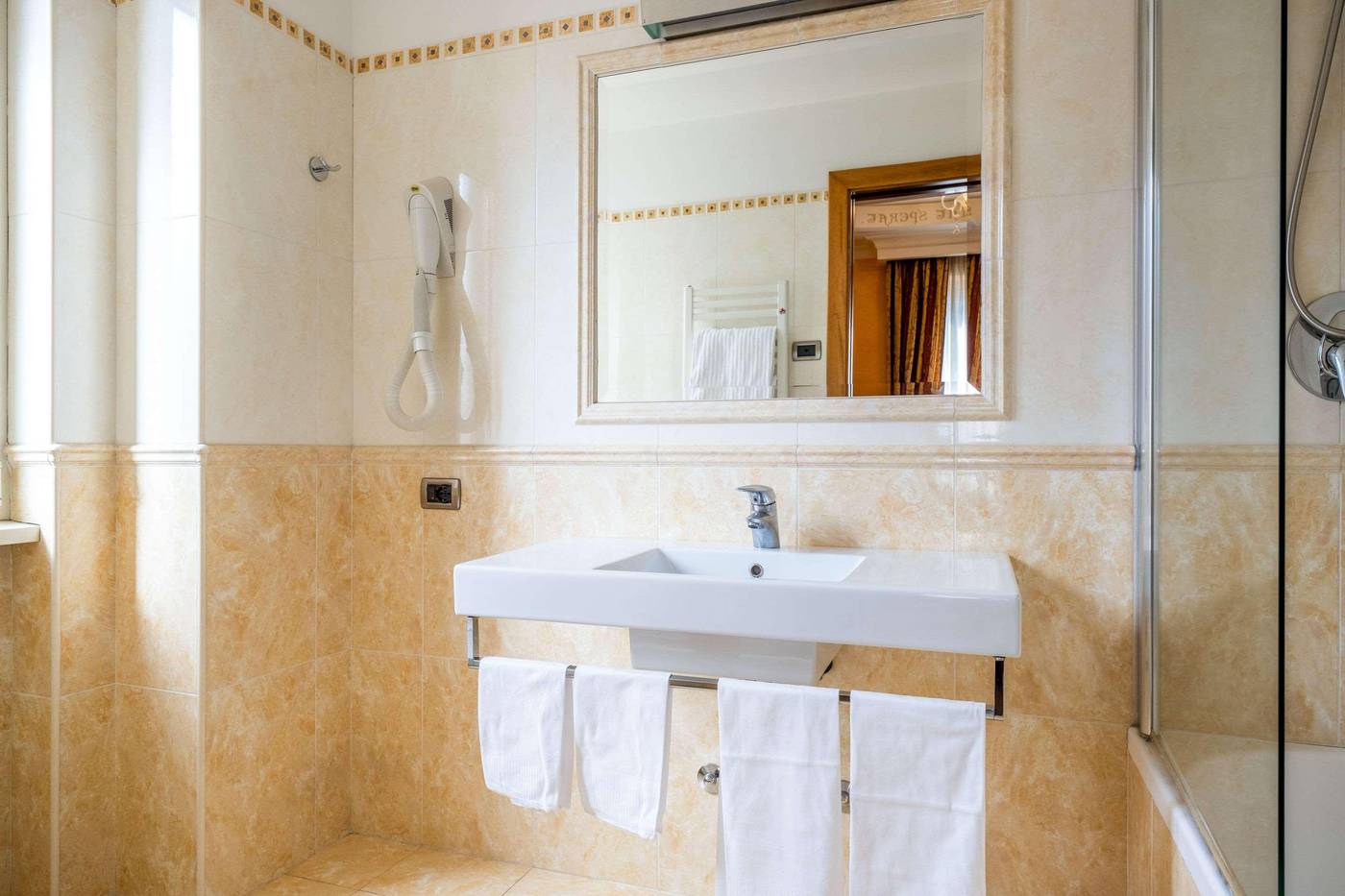 Clarion-Collection-Hotel-Principessa-Isabella-Room-25