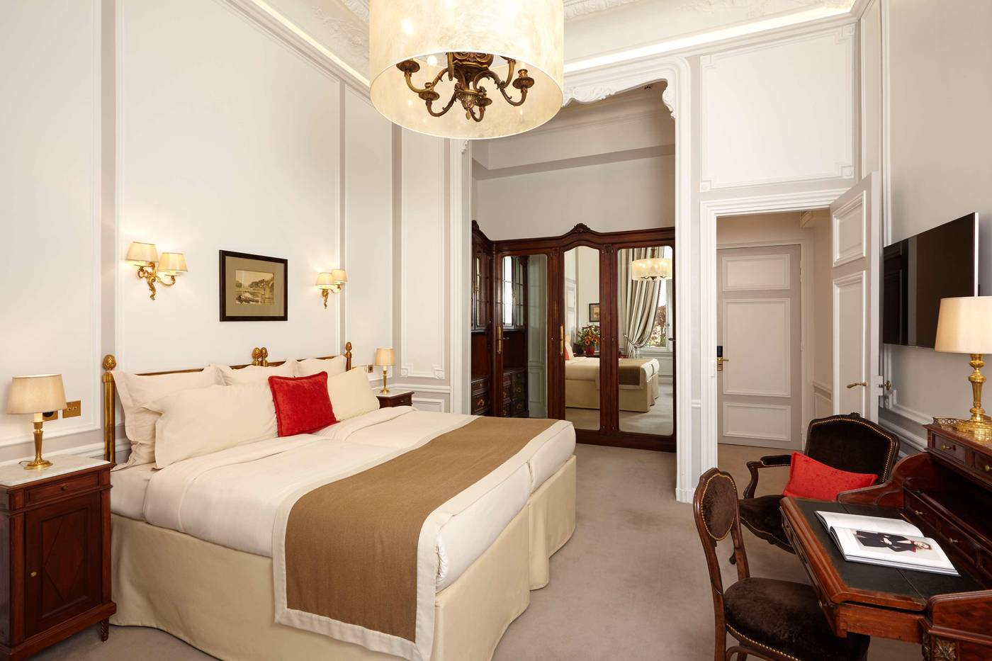 Regina-Hotel-Room-32