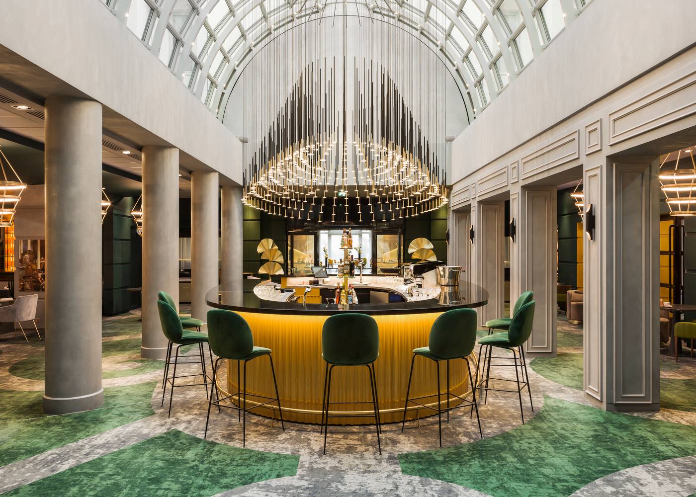 Le-Louis-Versailles-Chateau-Bar-6