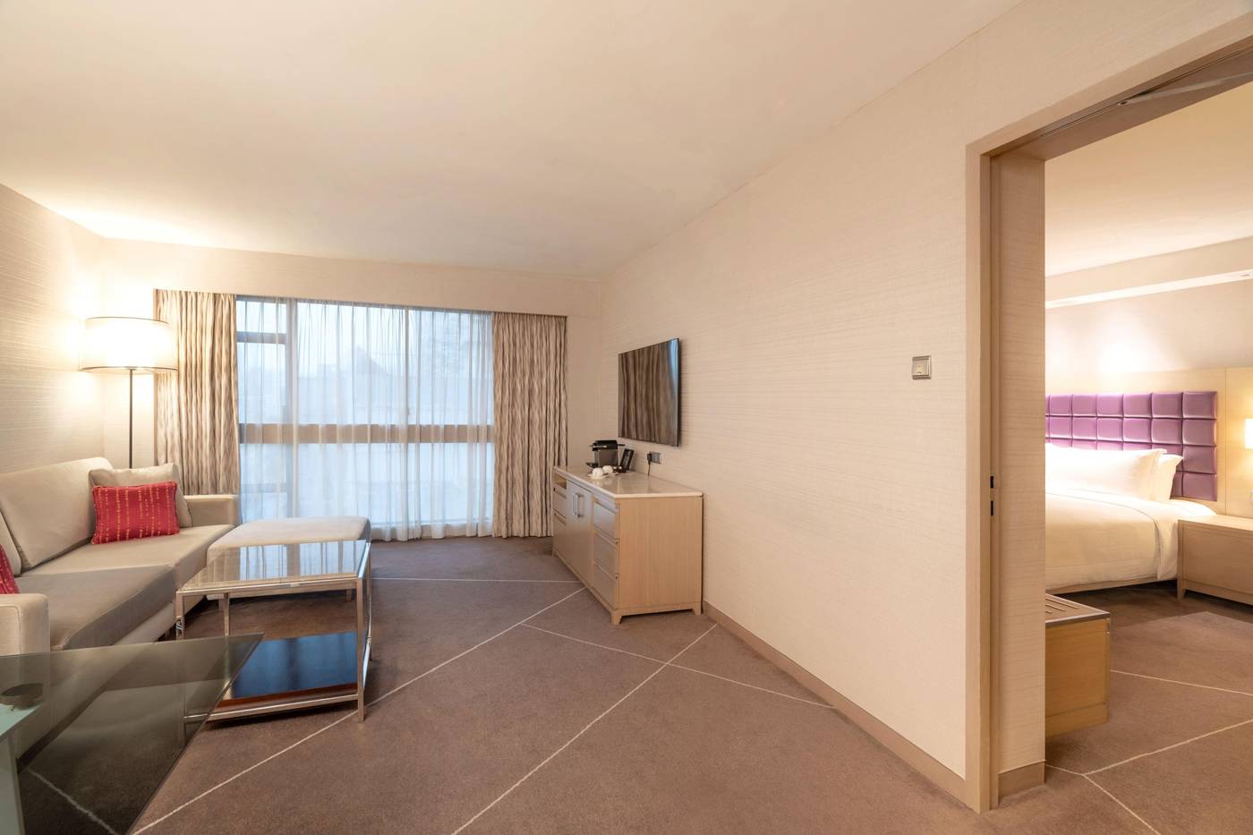 Holiday-Inn-Golden-Mile-Hong-Kong-Room-19