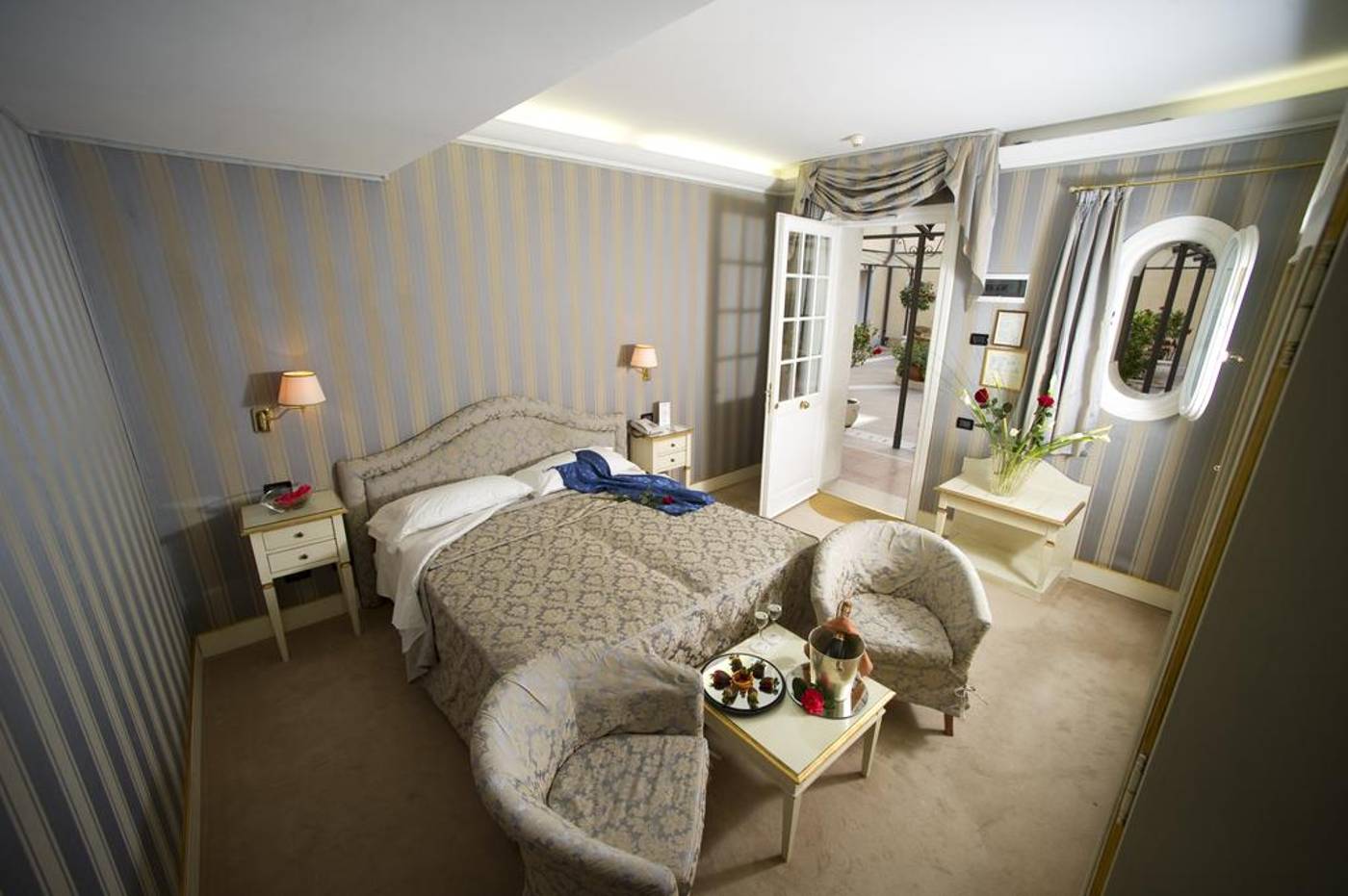 Carlton-on-the-Grand-Canal-Room-14