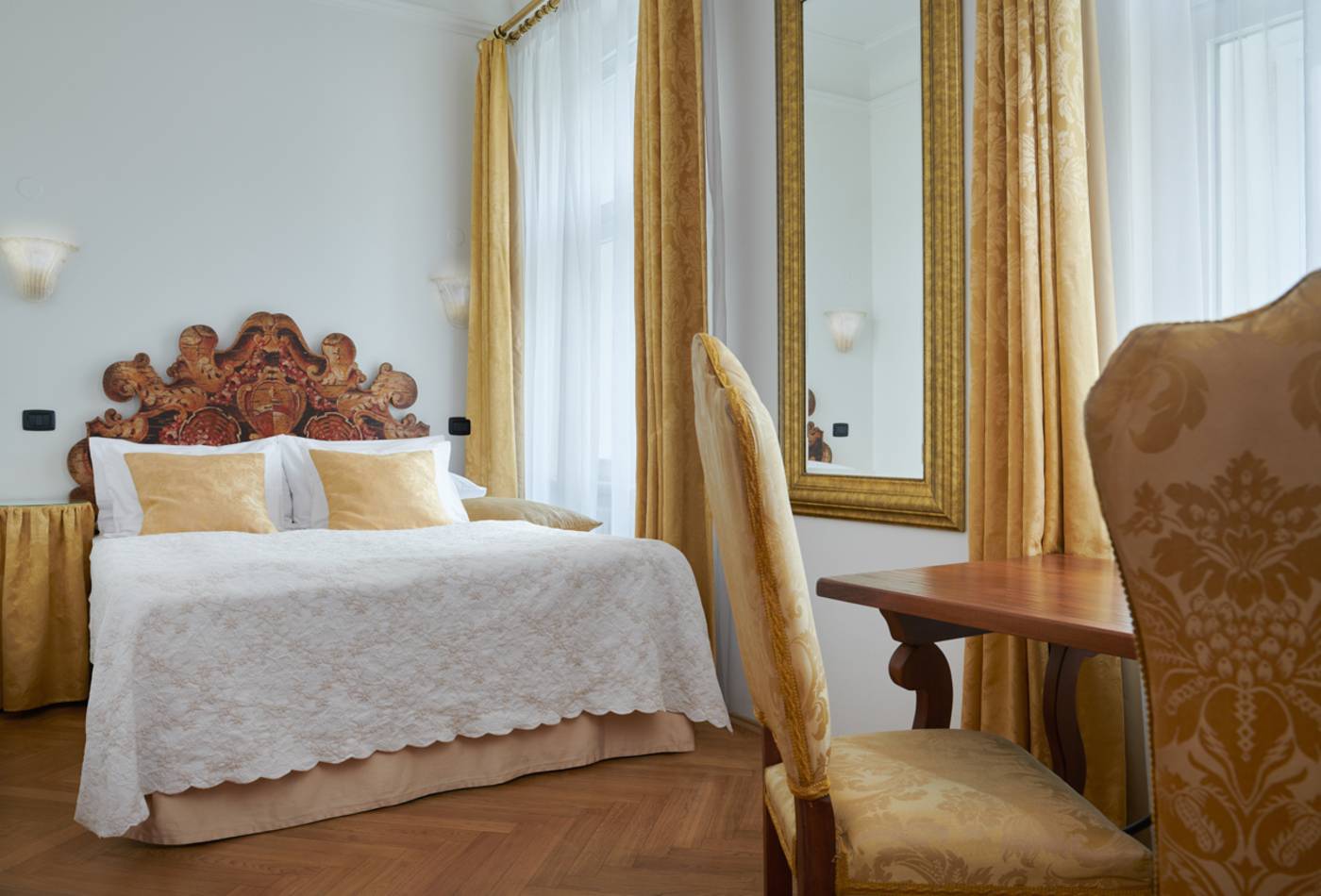 Charles-Bridge-Palace-Room-18