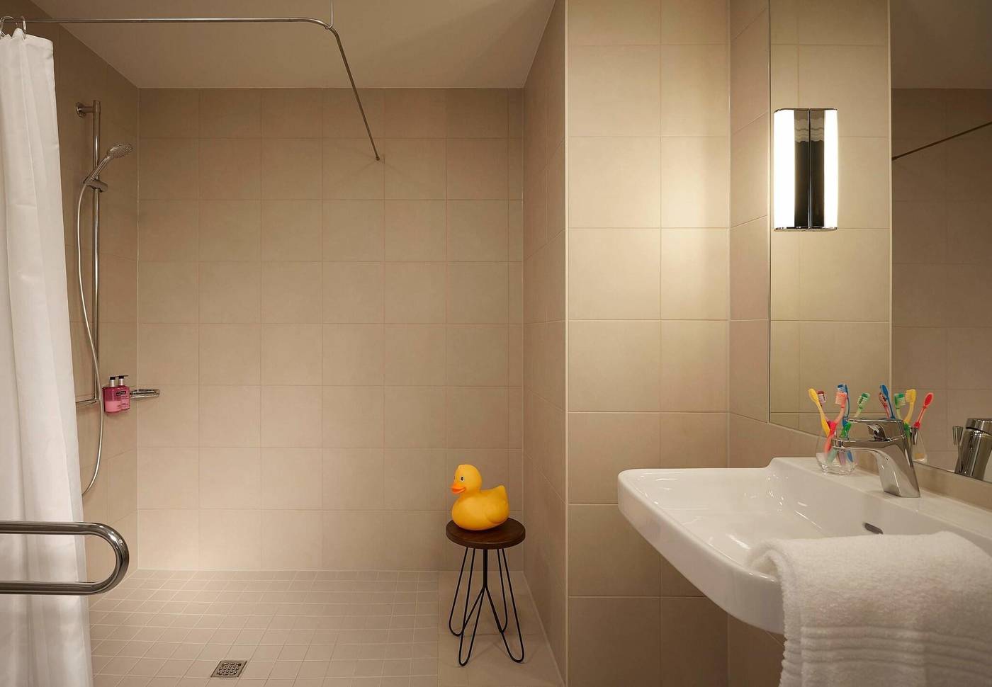 Moxy-Berlin-Ostbahnhof-Room-30