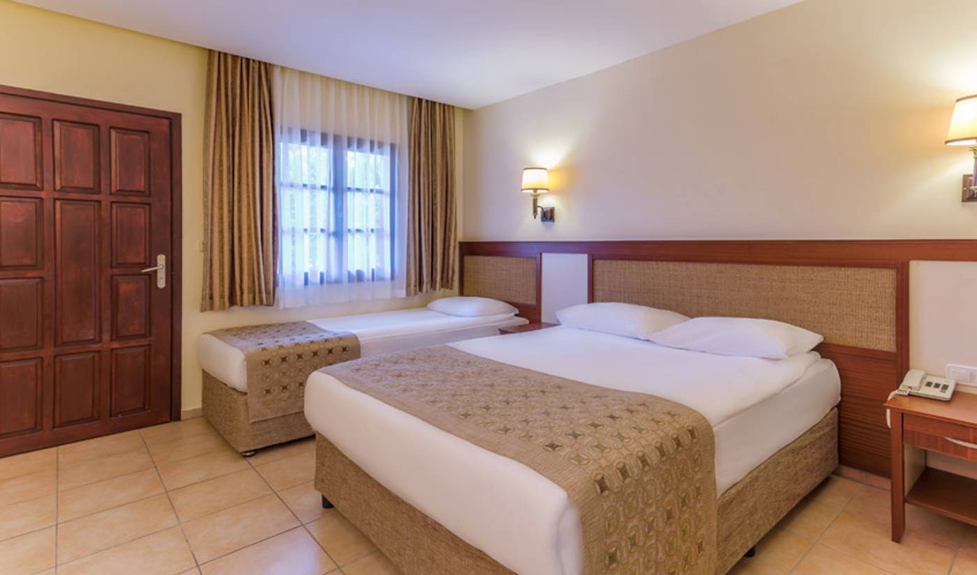 Ozlem-Garden-Room-20