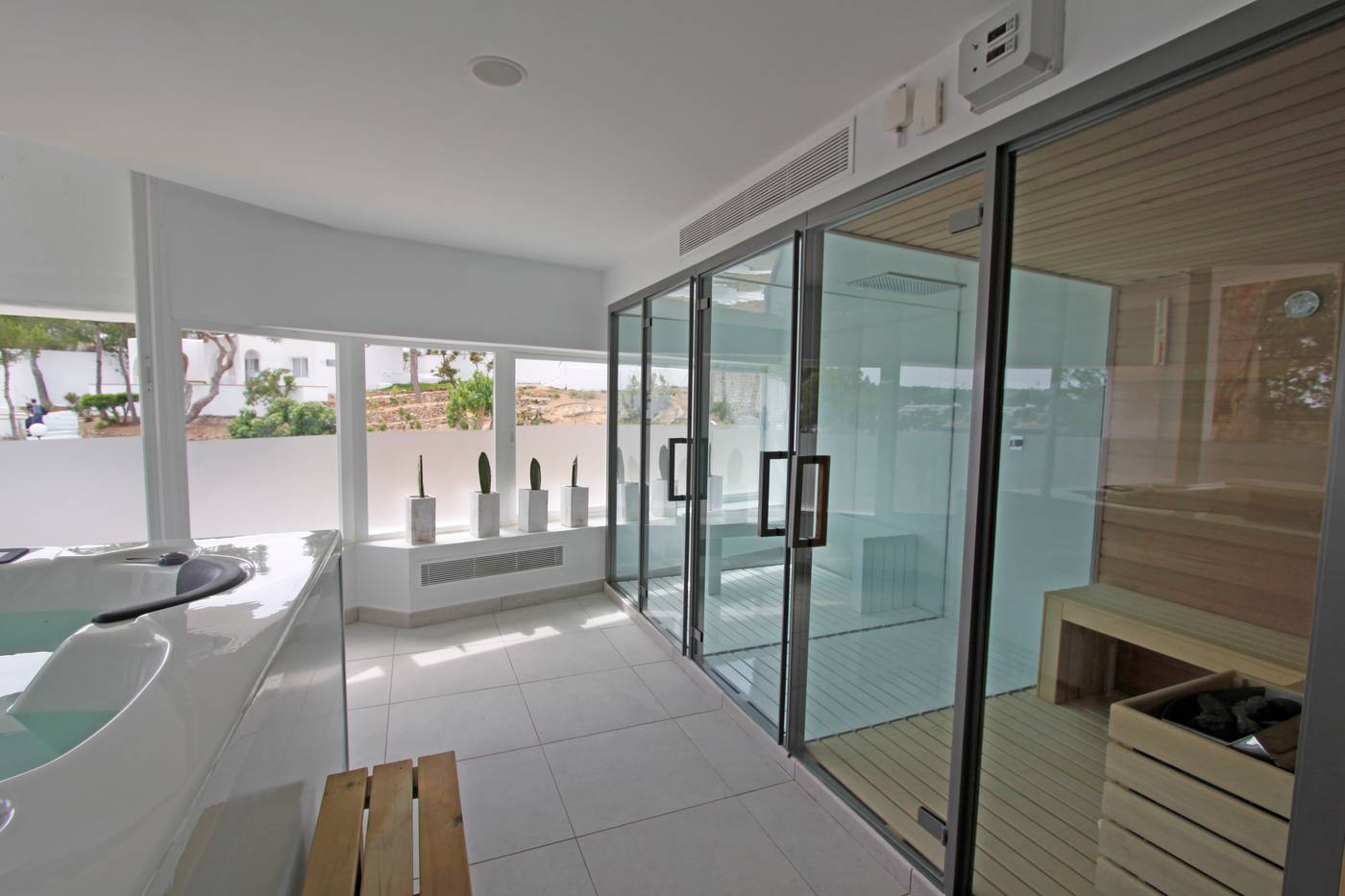 Portinatx-Beach-Club-Hotel-Sports-and-Entertainment-61