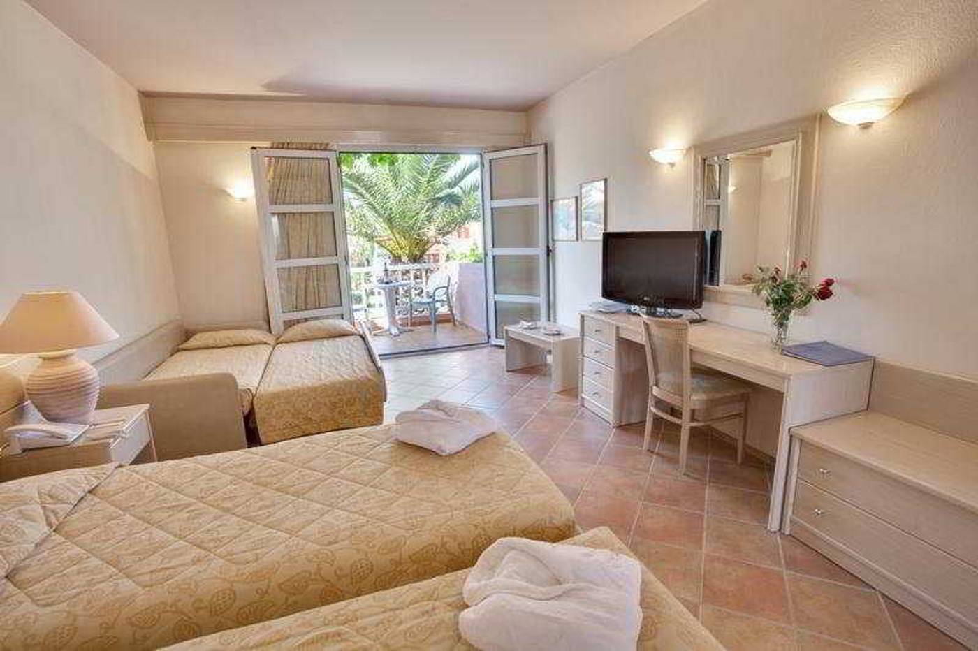 Zorbas-Village-and-Aquapark-Room-14