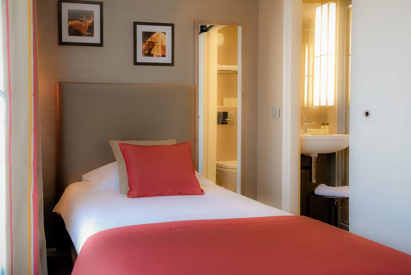 Hotel-Marais-Bastille-Room-22