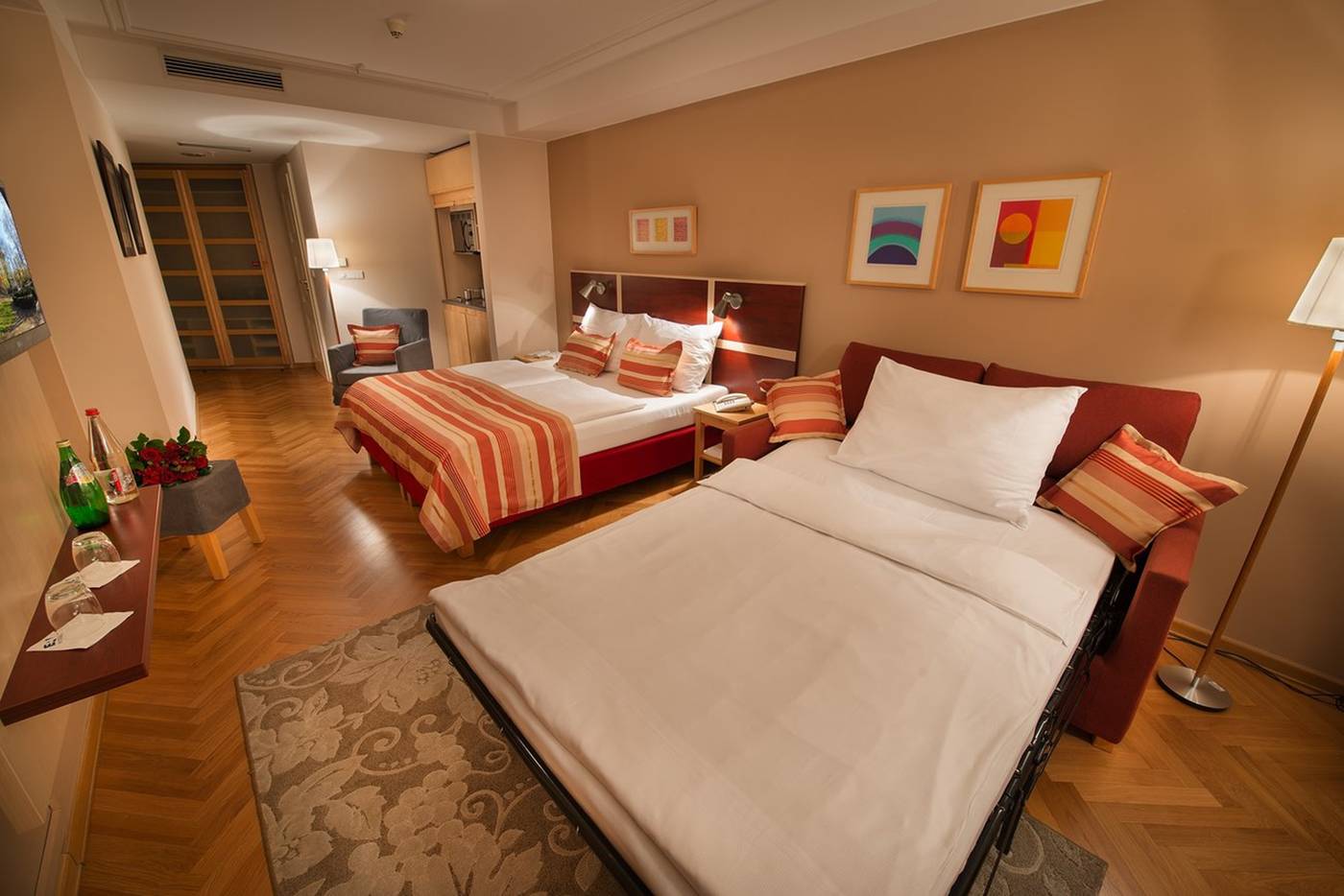 EA-Hotel-Julis-Room-15
