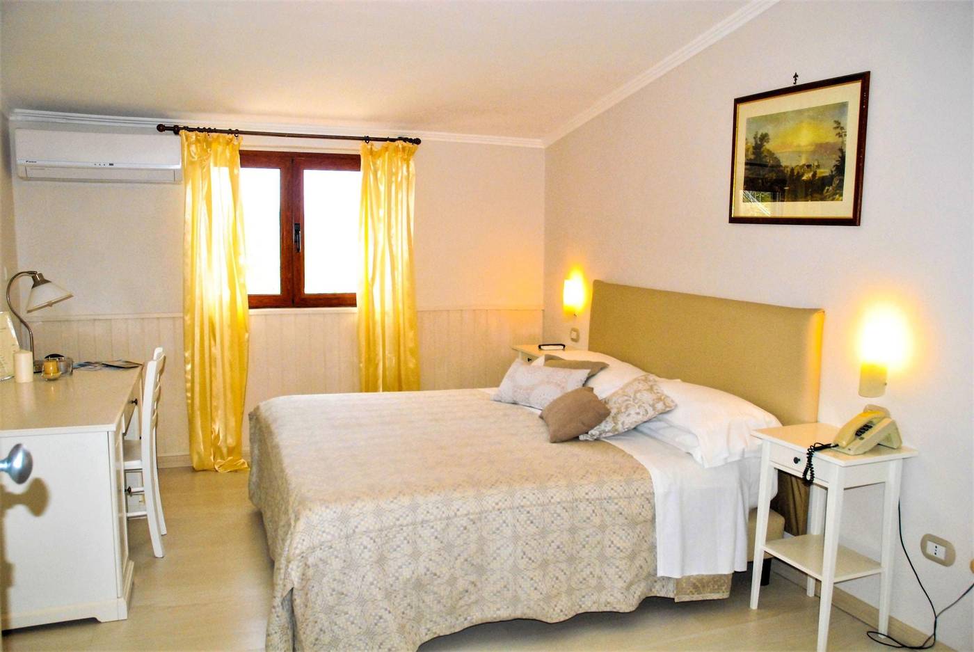 Villa-Fiorita-Room-8