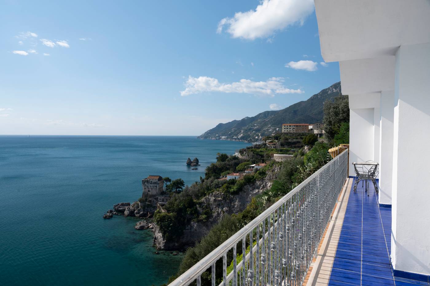 Lloyd-s-Baia-Room-49