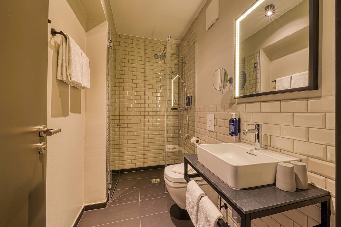 NYCE-Hotel-Bonn-Trademark-Collection-by-Wyndham-Room-37