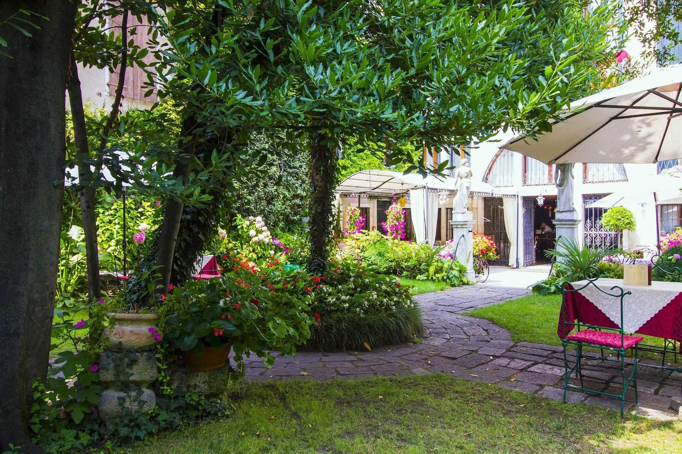 Palazzo-Abadessa-Room-33