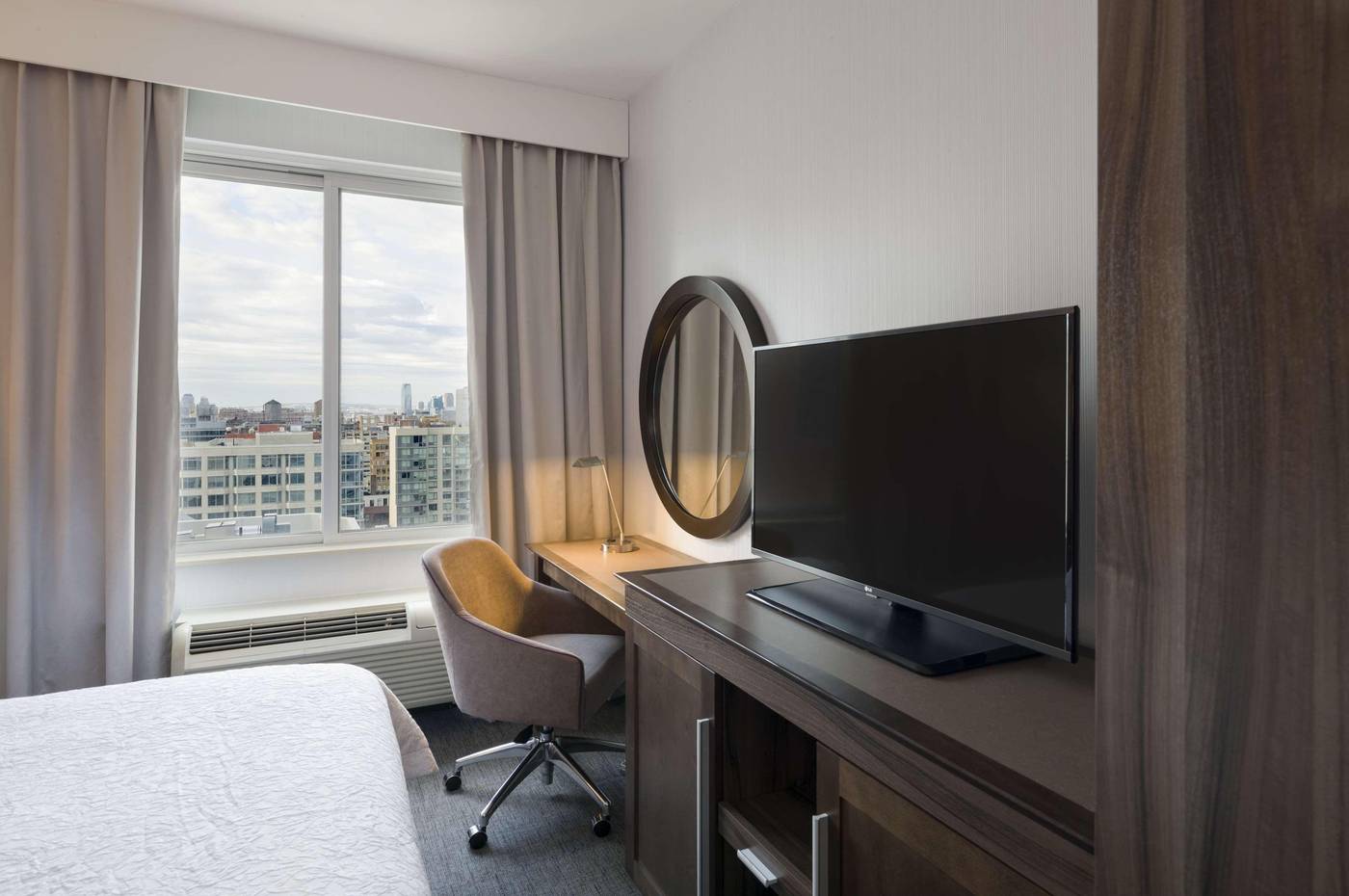 Hampton-Inn-Manhattan-Times-Square-South-Room-3