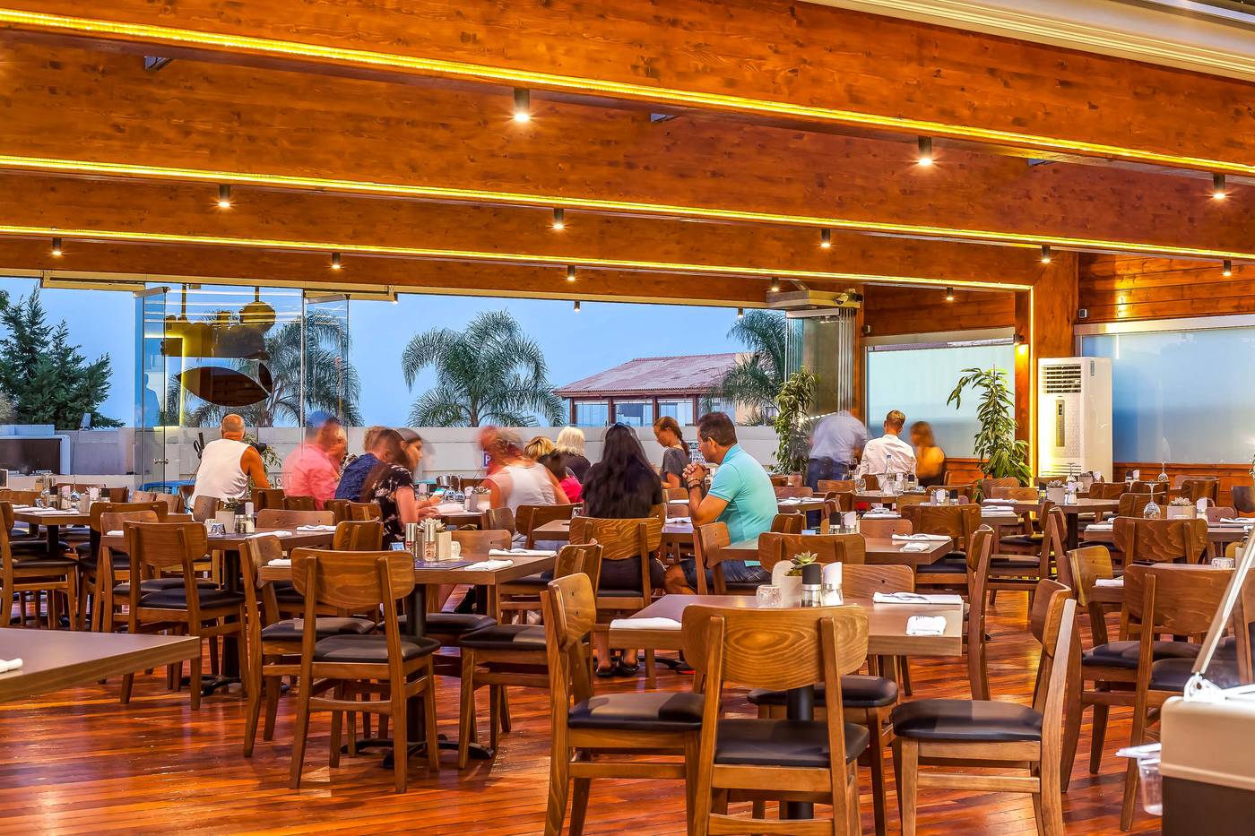 Sunny-Days-Apartments-Restaurant-53