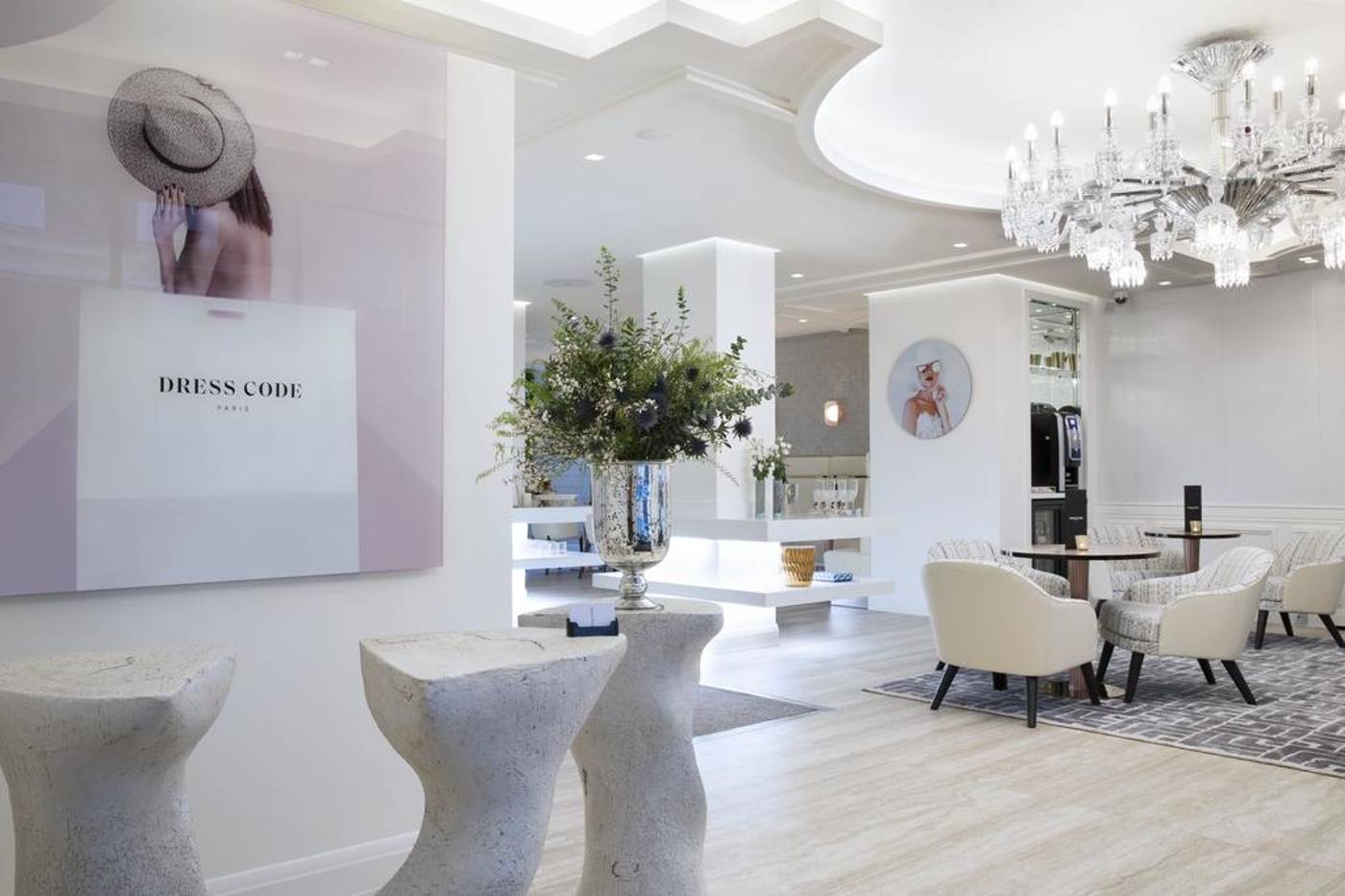 Hotel-Dress-Code-Lobby-2