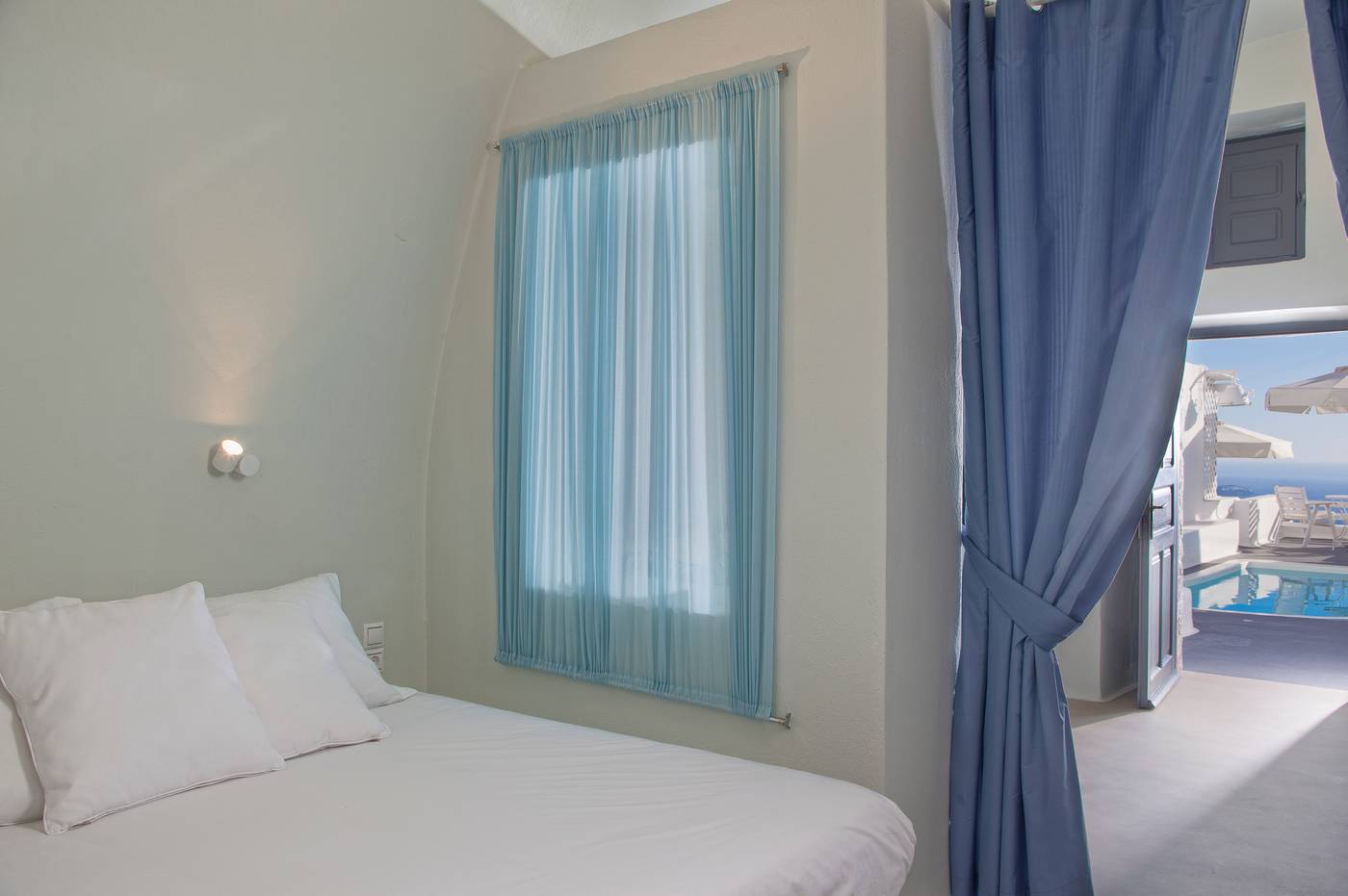 On-The-Rocks-Hotel-Room-30