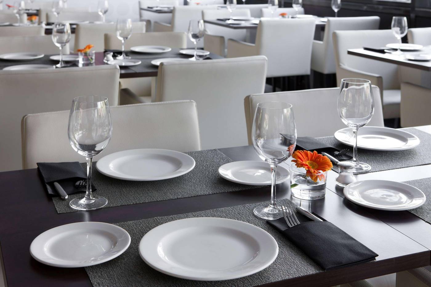 NH-Madrid-Ribera-del-Manzanares-Restaurant-40