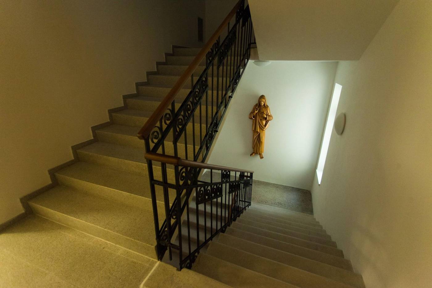 Centrum Salvator-Slovakia-BRATISLAVA-Lobby-8