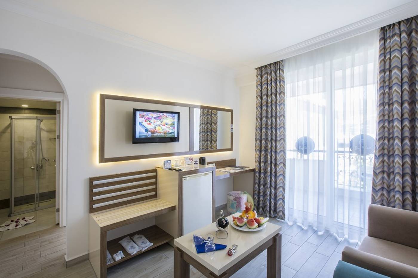 Big-Blue-Suite-Hotel-Room-25