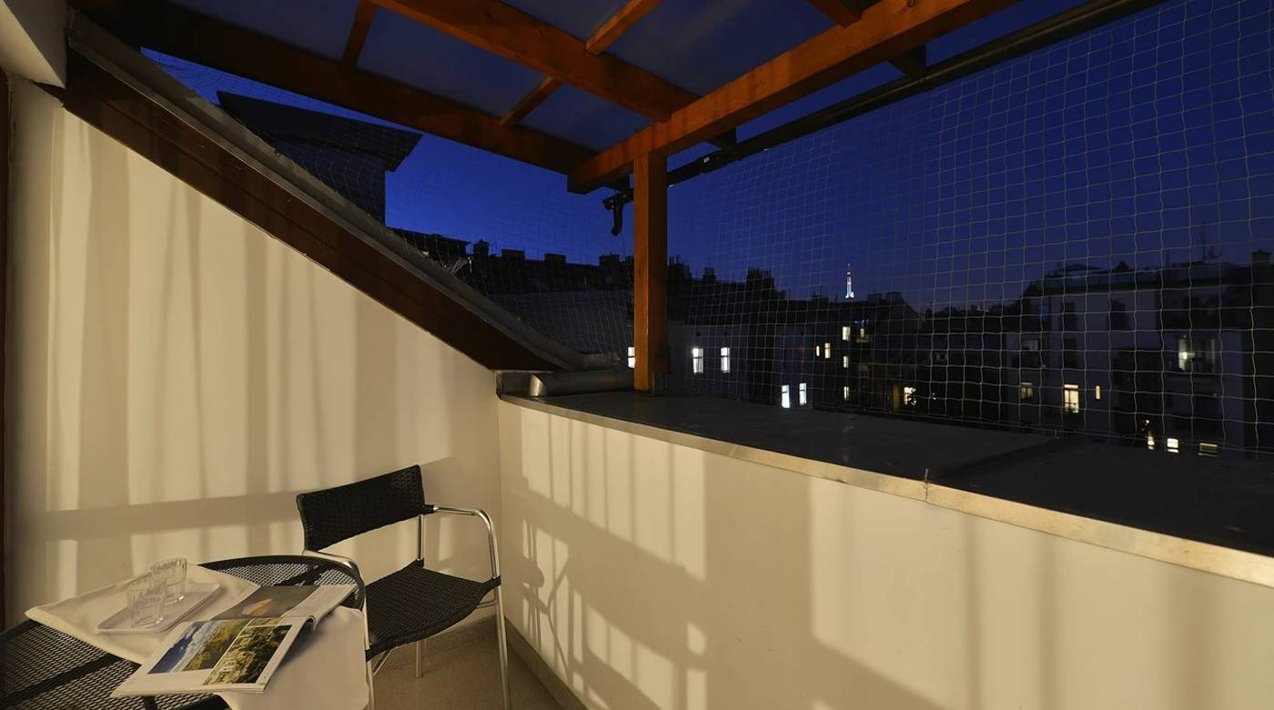 Prague-Season-Room-9