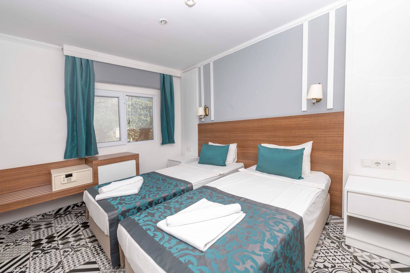 Armas-Beach-Hotel-Room-28