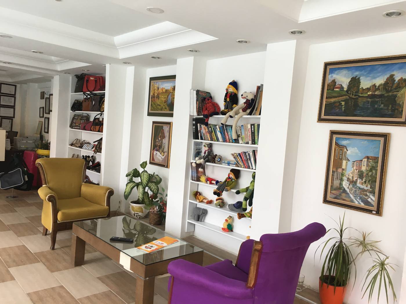 Tropic-Marina-Lobby-41