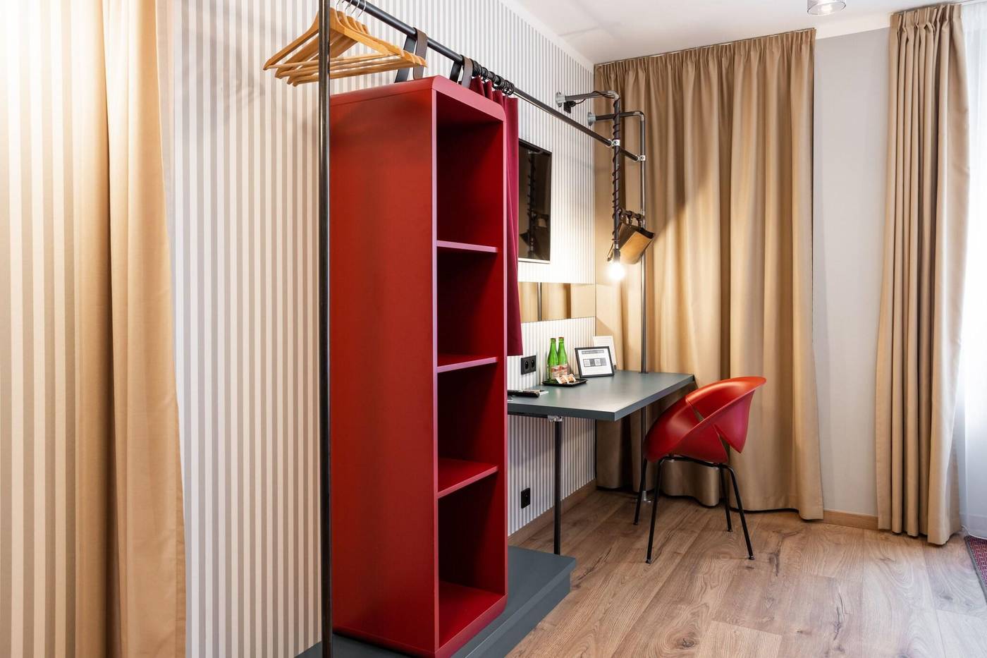 Miss-Sophie-s-Downtown-Room-42