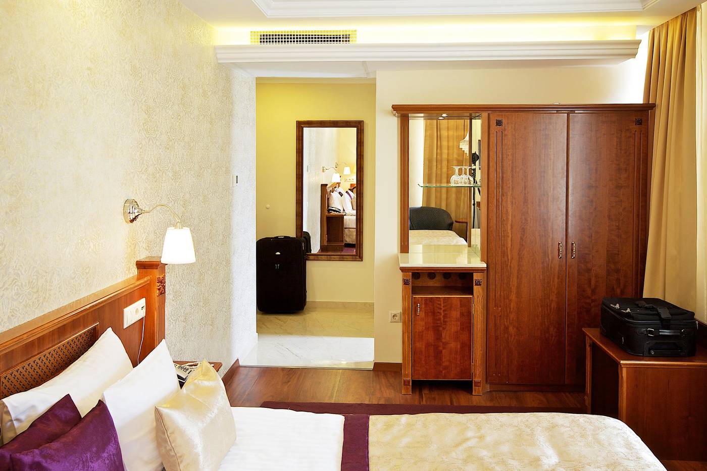 Gold-Hotel-Budapest-Room-19