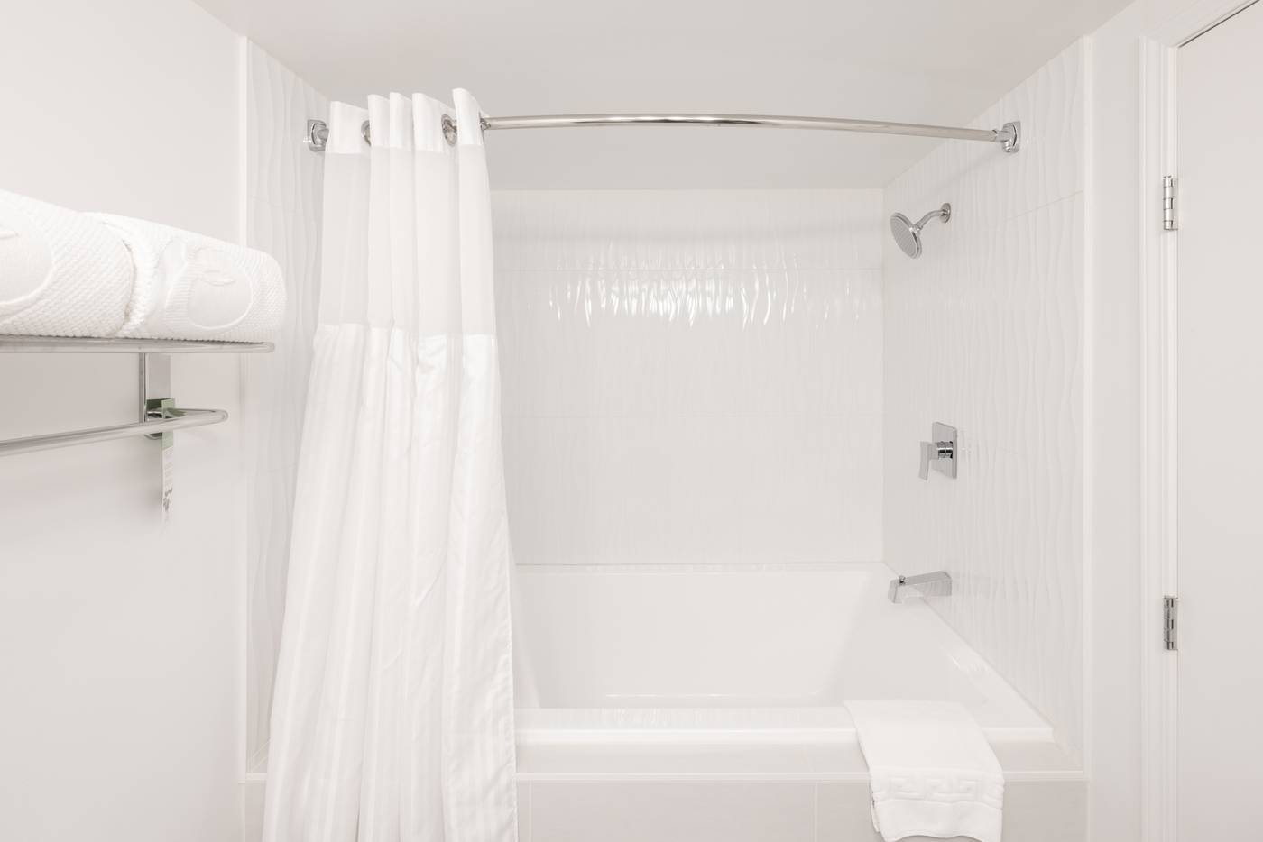 Executive-Plaza-Hotel-Conference-Centre-Coquitlam-BC-Room-35