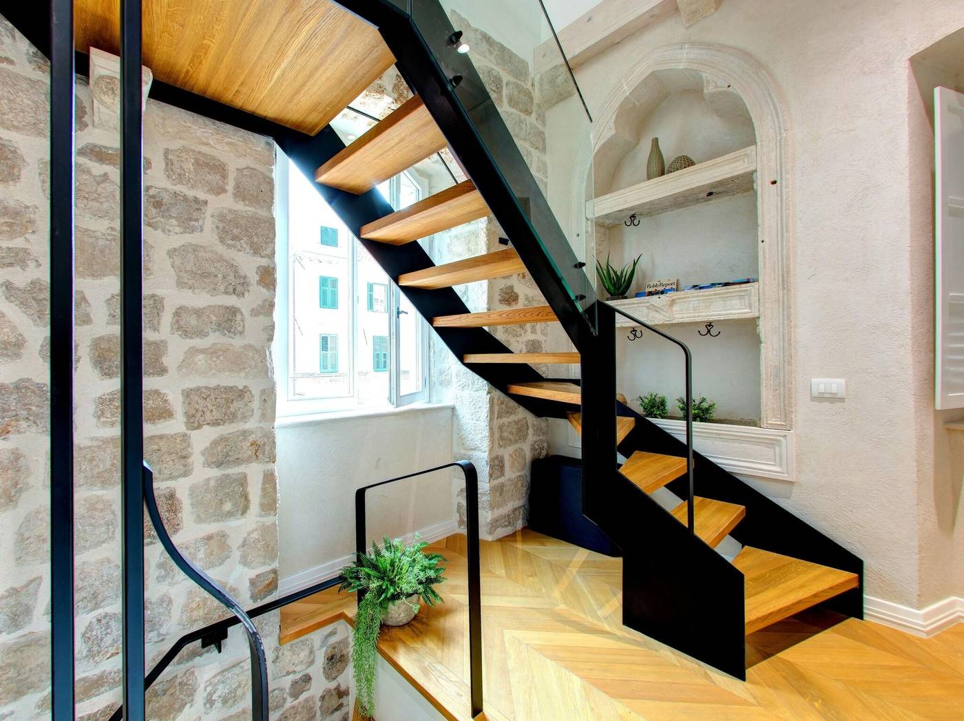 Guesthouse-Forty-Four-Lobby-39