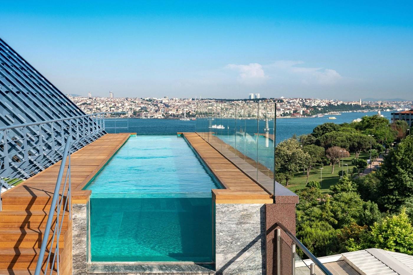 The-Ritz-Carlton-Istanbul-Pool-91