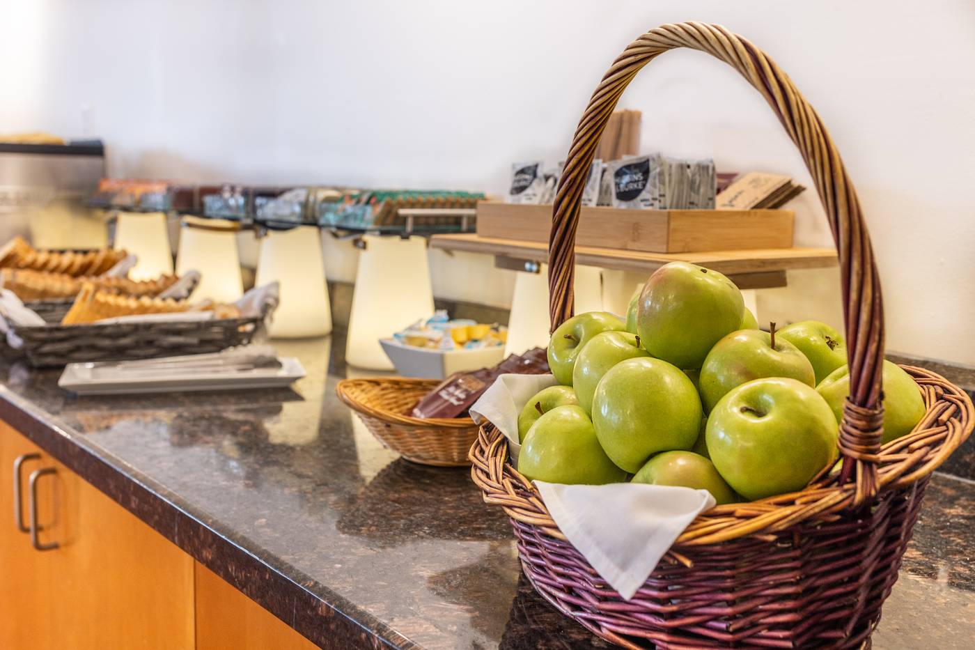 Atrium-Hotel-Vancouver-Restaurant-66