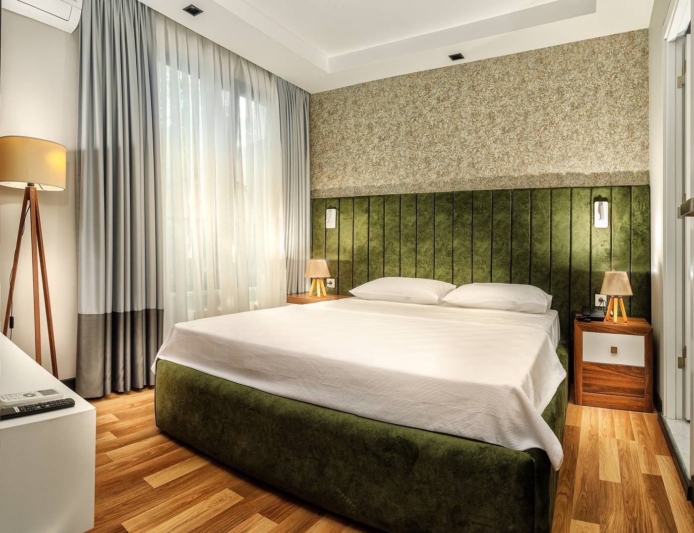 La-Mia-Suites-Room-12