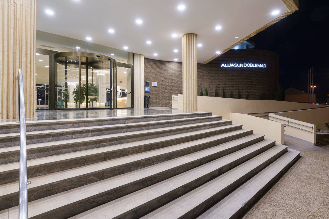 ROC-Doblemar-Lobby-37