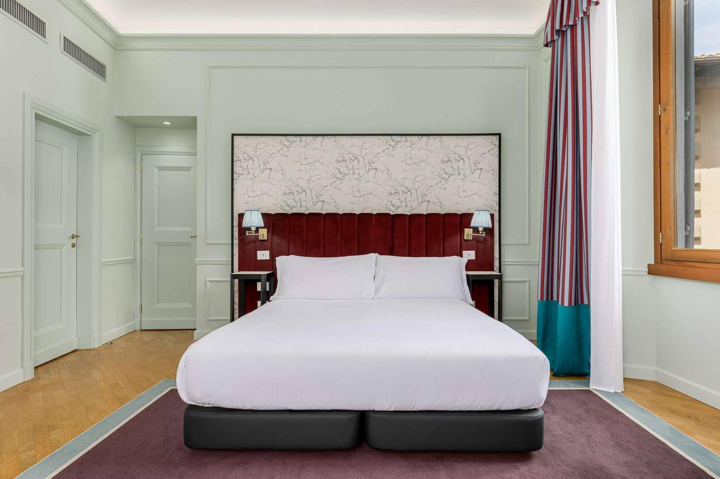 Room-Mate-Isabella-Room-33