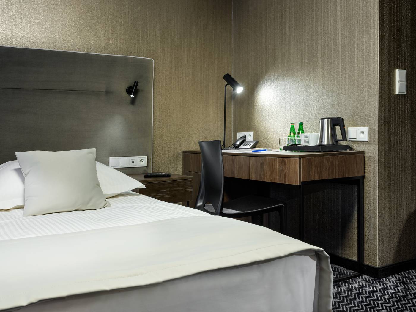 Logos-Hotel-Room-30