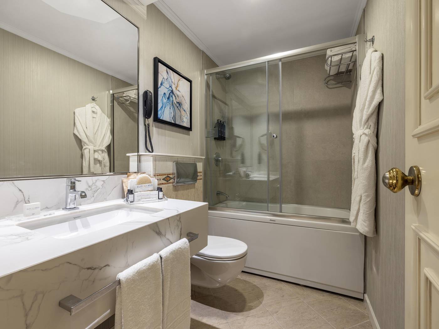 Elite-World-Comfy-Istanbul-Taksim-Hotel-Room-25